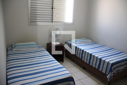 Quarto 1 de apartamento para alugar com 2 quartos, 52m² em Santa Mônica, Uberlândia