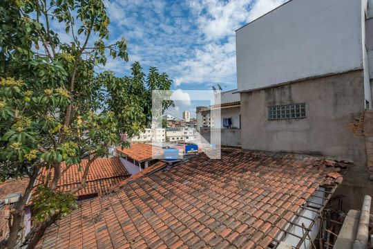 Garagem de casa à venda com 7 quartos, 260m² em Bonfim, Belo Horizonte