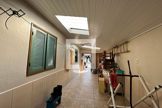 Garagem de casa à venda com 3 quartos, 140m² em Campina, São Leopoldo