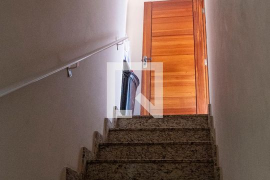 Escada de apartamento à venda com 4 quartos, 180m² em Vila Curuçá, Santo André