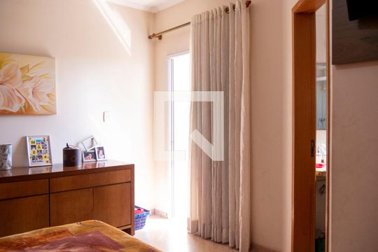 Suíte de apartamento à venda com 4 quartos, 180m² em Vila Curuçá, Santo André