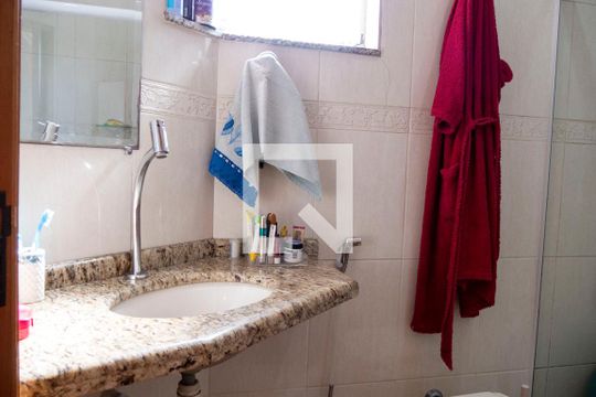 Banheiro da Suíte de apartamento à venda com 4 quartos, 180m² em Vila Curuçá, Santo André