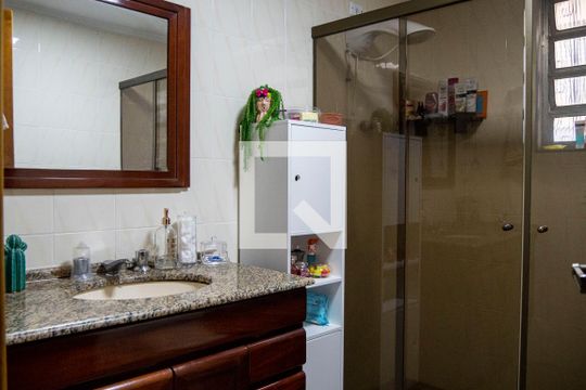 Banheiro 1 de casa à venda com 4 quartos, 220m² em Vila Camilópolis, Santo André