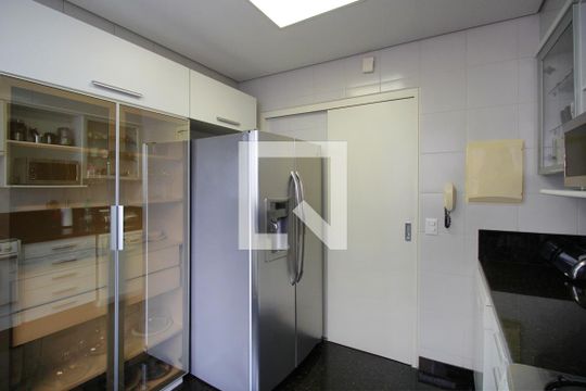 Cozinha de apartamento à venda com 3 quartos, 105m² em Lourdes, Belo Horizonte