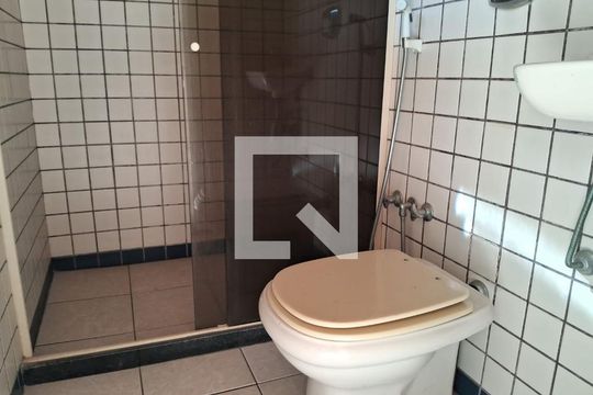 Banheiro de Serviço de casa para alugar com 3 quartos, 103m² em Maracanã, Rio de Janeiro