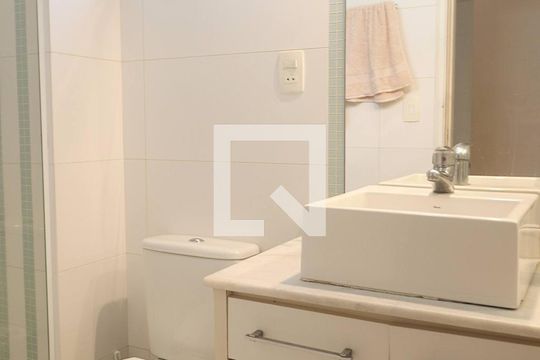 Banheiro de apartamento para alugar com 1 quarto, 55m² em Jardim, Santo André