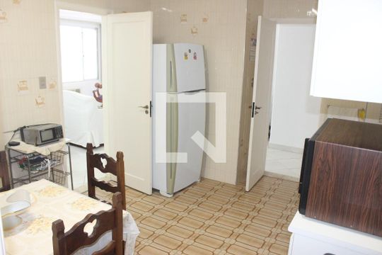 Cozinha de apartamento para alugar com 3 quartos, 120m² em Itararé, São Vicente