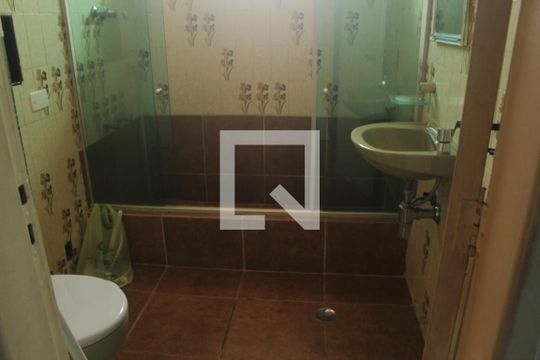 Banheiro da Suíte 1 de casa para alugar com 4 quartos, 150m² em Jardim Sabara, São Paulo