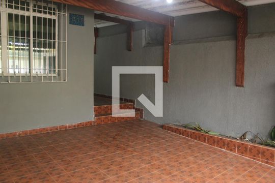 Garagem de casa à venda com 4 quartos, 150m² em Jardim Sabara, São Paulo