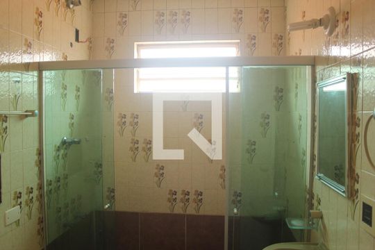 Banheiro da Suíte 1 de casa para alugar com 4 quartos, 150m² em Jardim Sabara, São Paulo