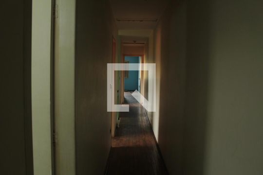 Corredor de casa à venda com 4 quartos, 150m² em Jardim Sabara, São Paulo