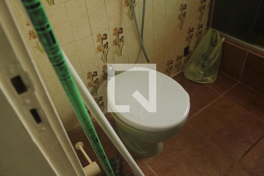 Banheiro da Suíte 1 de casa à venda com 4 quartos, 150m² em Jardim Sabara, São Paulo