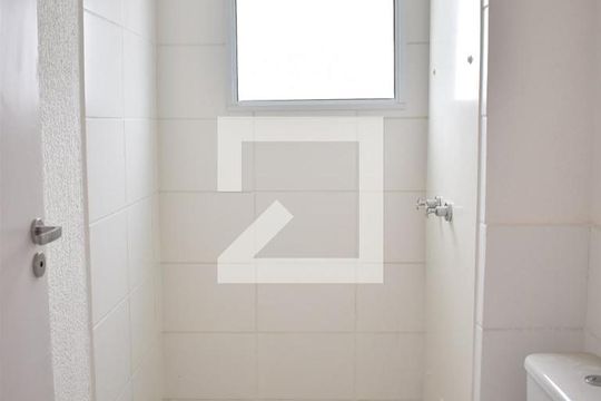 Banheiro de apartamento para alugar com 2 quartos, 42m² em Campo Grande, Rio de Janeiro