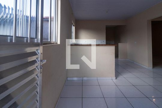 Casa para alugar com 2 quartos, 72m² em Vila Maria Auxiliadora, Embu das Artes