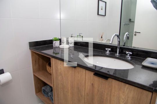 Banheiro de kitnet/studio à venda com 1 quarto, 30m² em Pinheiros, São Paulo
