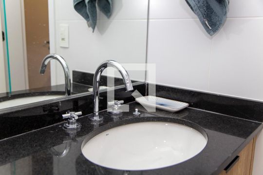 Banheiro de kitnet/studio à venda com 1 quarto, 30m² em Pinheiros, São Paulo