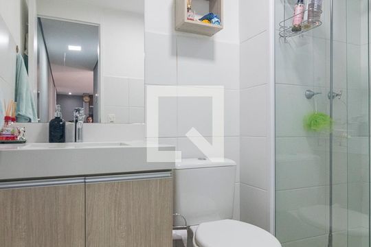 Banheiro de apartamento à venda com 2 quartos, 51m² em Utinga, Santo André
