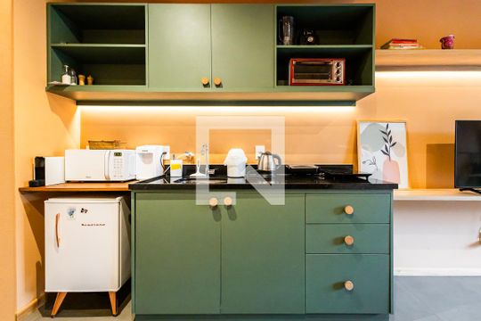 Cozinha de apartamento para alugar com 1 quarto, 27m² em Sumarezinho, São Paulo