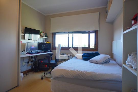 Quarto 1 de apartamento para alugar com 4 quartos, 135m² em Três Figueiras, Porto Alegre