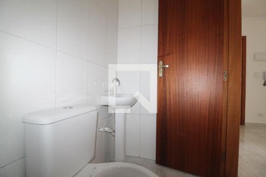 Banheiro de casa de condomínio para alugar com 1 quarto, 30m² em Vila Ré, São Paulo