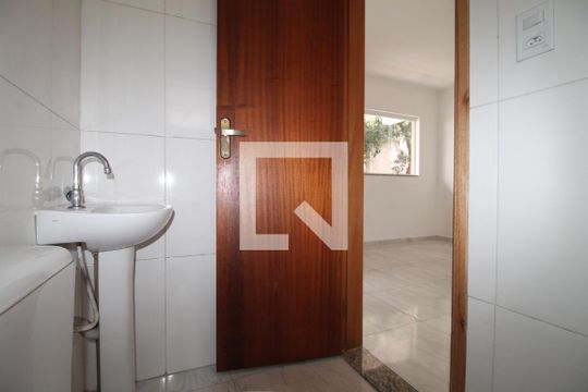 Banheiro de casa de condomínio para alugar com 1 quarto, 30m² em Vila Ré, São Paulo