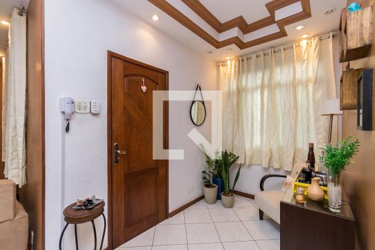 Sala de casa à venda com 3 quartos, 162m² em Olaria, Rio de Janeiro