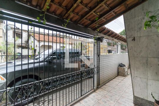 Varanda e Garagem de casa à venda com 3 quartos, 162m² em Olaria, Rio de Janeiro