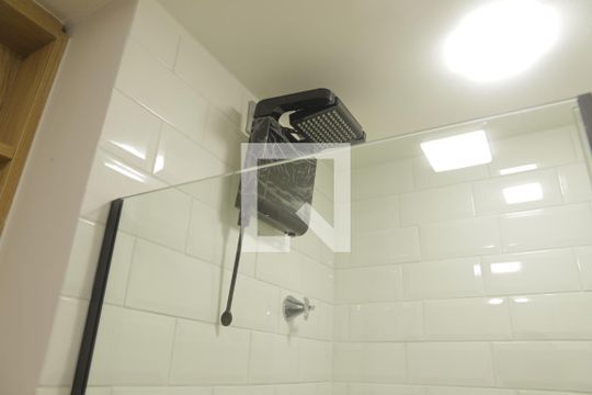 Banheiro de kitnet/studio para alugar com 1 quarto, 24m² em Vila Clementino, São Paulo