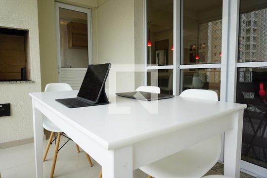 varanda de apartamento para alugar com 3 quartos, 98m² em Jardim Arpoador, São Paulo