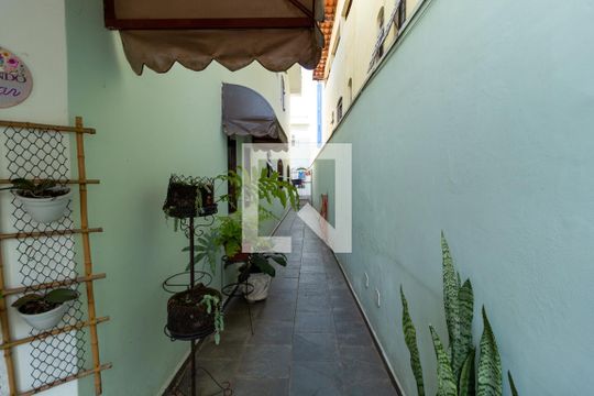 Corredor de casa à venda com 3 quartos, 198m² em Vila Esperança, São Paulo
