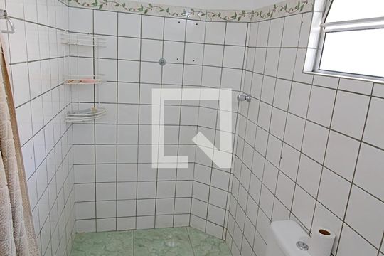Banheiro de apartamento à venda com 3 quartos, 60m² em Parque Pinheiros, Taboão da Serra