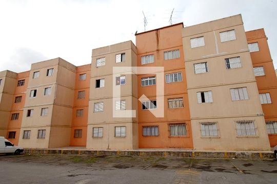 Fachada de apartamento à venda com 3 quartos, 60m² em Parque Pinheiros, Taboão da Serra