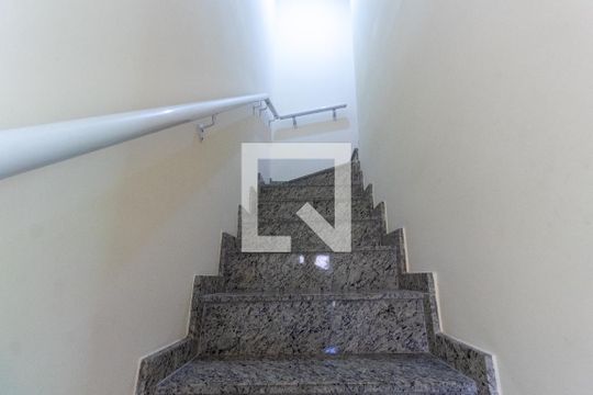 Escada de casa de condomínio à venda com 2 quartos, 78m² em Vila Santana, São Paulo