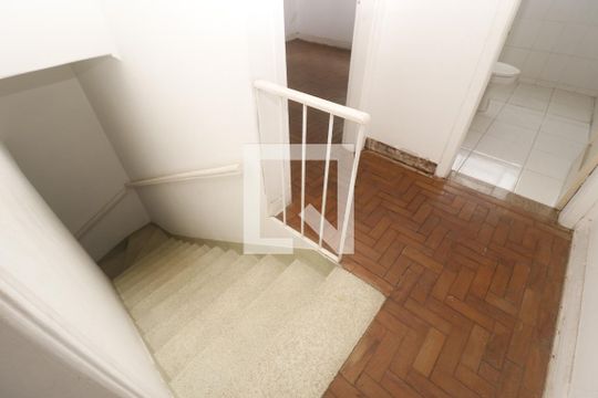 Escada de casa à venda com 2 quartos, 130m² em Vila Pauliceia, São Paulo