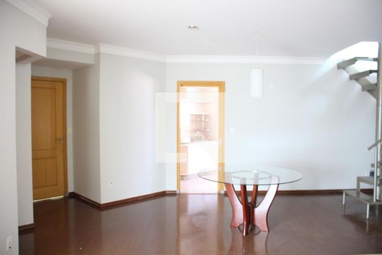Sala de apartamento para alugar com 4 quartos, 360m² em Osvaldo Rezende, Uberlândia