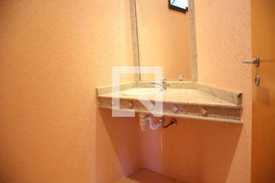 Lavabo de apartamento para alugar com 4 quartos, 360m² em Osvaldo Rezende, Uberlândia