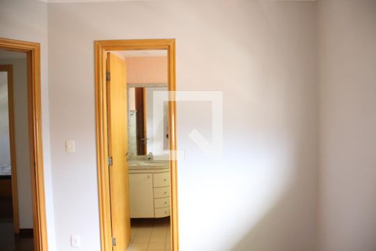 Suíte 1 de apartamento para alugar com 4 quartos, 360m² em Osvaldo Rezende, Uberlândia