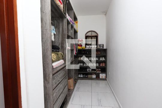 Closet de casa à venda com 3 quartos, 1m² em Parque Pereira, São Paulo
