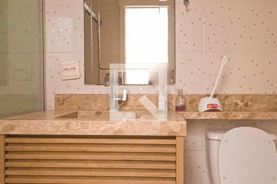 Banheiro de apartamento à venda com 2 quartos, 60m² em Gopouva, Guarulhos