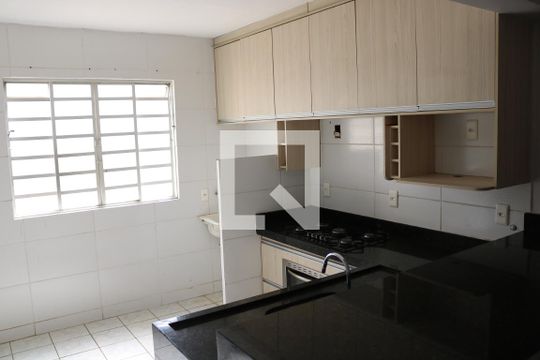Cozinha de apartamento à venda com 2 quartos, 53m² em Jardim Goiás, Goiânia