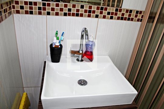 Banheiro Corredor de casa de condomínio à venda com 2 quartos, 65m² em Itaquera, São Paulo