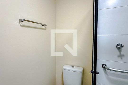 Banheiro de kitnet/studio para alugar com 1 quarto, 23m² em Belenzinho, São Paulo