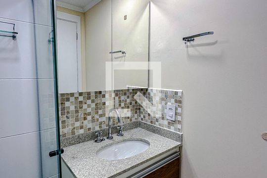Banheiro de kitnet/studio para alugar com 1 quarto, 23m² em Belenzinho, São Paulo