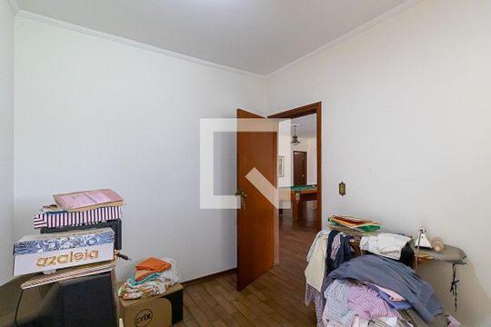 Escritório de casa à venda com 4 quartos, 700m² em Parque Xangrilá, Campinas