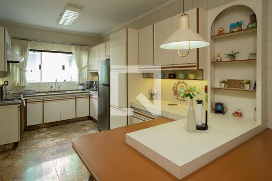 Cozinha  de casa à venda com 3 quartos, 323m² em Dos Casa, São Bernardo do Campo