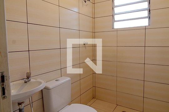 Banheiro de casa para alugar com 1 quarto, 40m² em Jardim Clementino, Taboão da Serra