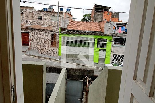 Entrada  de casa para alugar com 1 quarto, 40m² em Jardim Clementino, Taboão da Serra