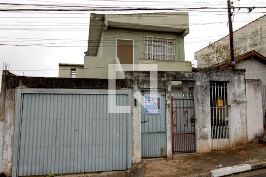 Fachada  de casa para alugar com 1 quarto, 40m² em Jardim Clementino, Taboão da Serra
