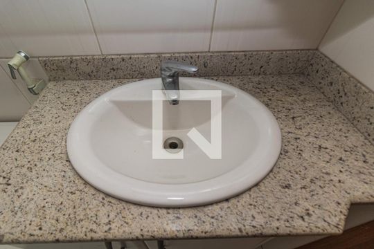 Banheiro Social de apartamento à venda com 3 quartos, 118m² em Petrópolis, Porto Alegre