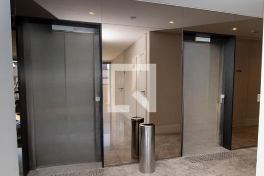 Área comum- hall dos elevadores de apartamento à venda com 2 quartos, 65m² em Indianópolis, São Paulo